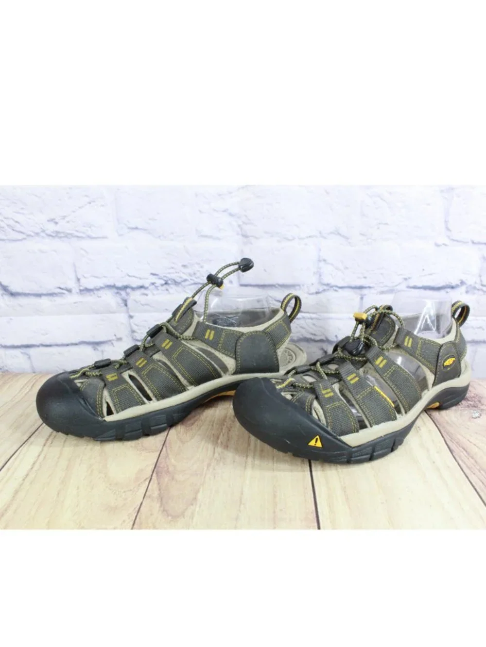 Keen Newport H2 Sandals Hiking Raven Aluminum Color Shoes Size 10
